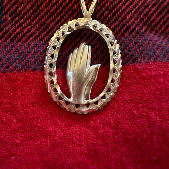Diamond Cut Praying Hands pendant - Picture 1 of 6